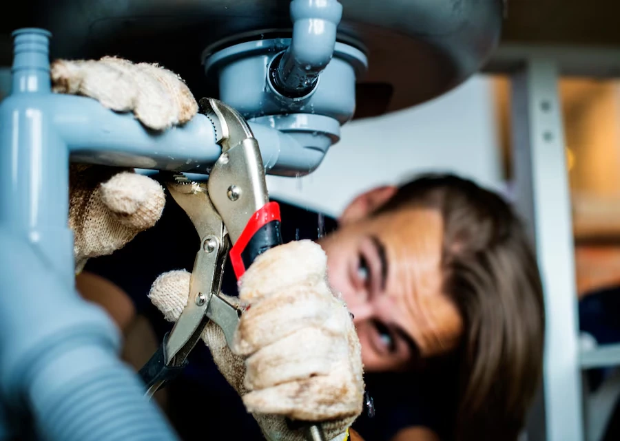 plumber managing emergency plumbing repair